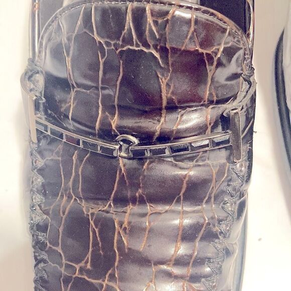 Vintage Stuart Weitzman brown croc leather slip on loafers 1.5” heel - Picture 4 of 8